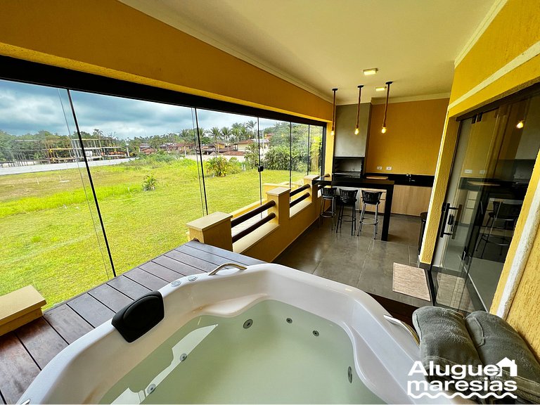 Relax in the Jacuzzi with bath salts 250m from the beach