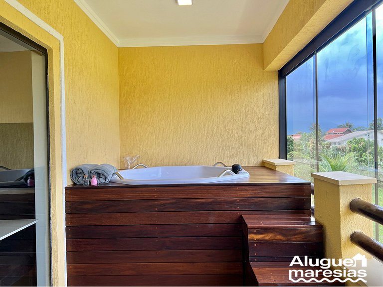 Relax in the Jacuzzi with bath salts 250m from the beach