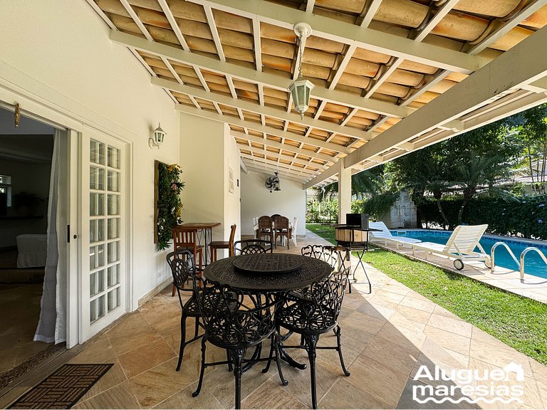 House with Private Pool 150m from Pauba Beach