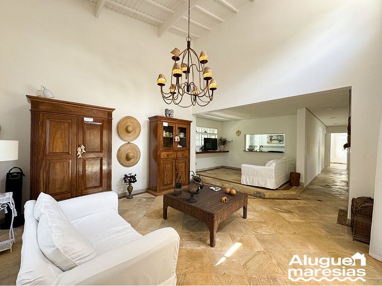House with Private Pool 150m from Pauba Beach
