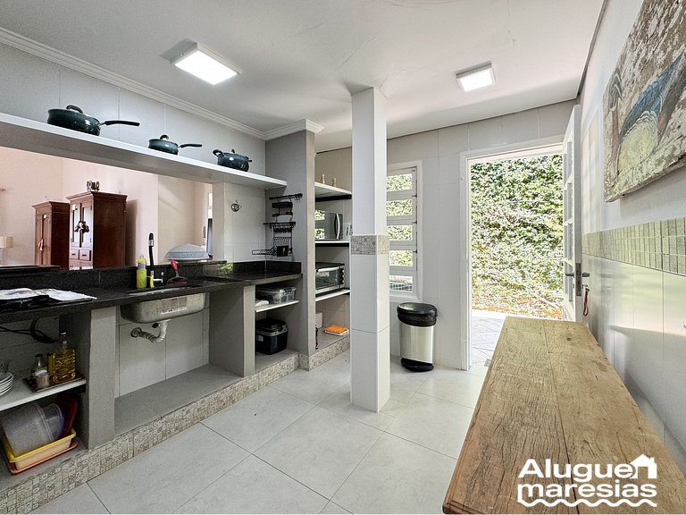 House with Private Pool 150m from Pauba Beach