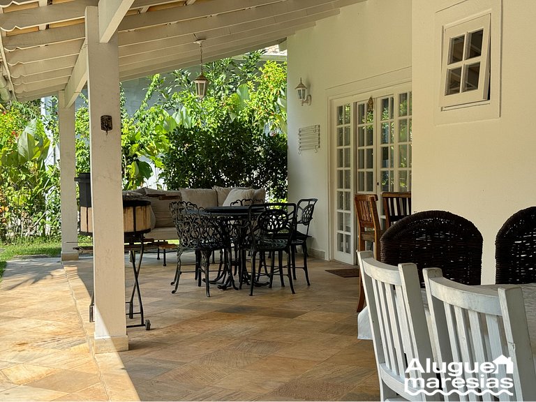 House with Private Pool 150m from Pauba Beach