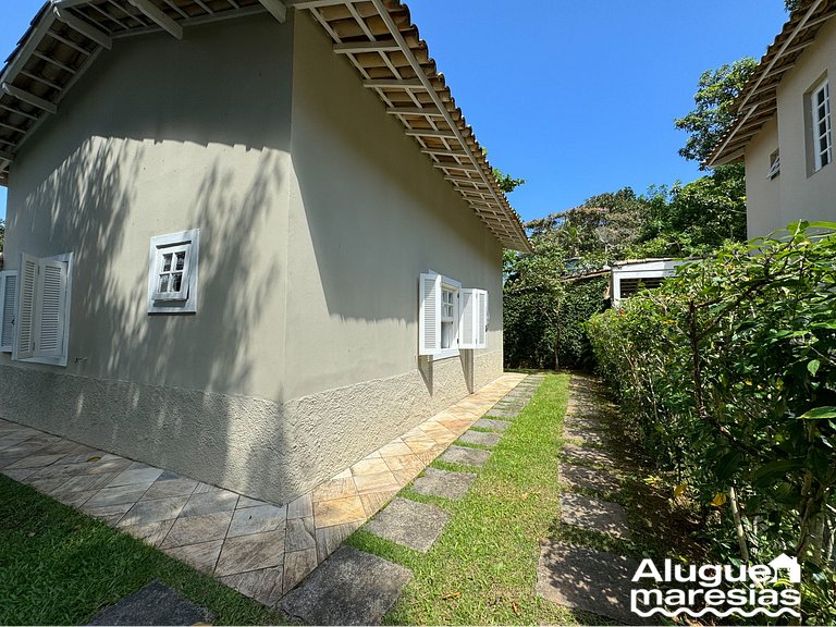 House with Private Pool 150m from Pauba Beach