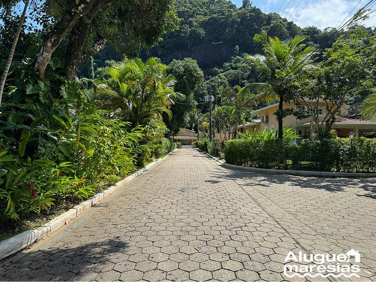 House with Private Pool 150m from Pauba Beach
