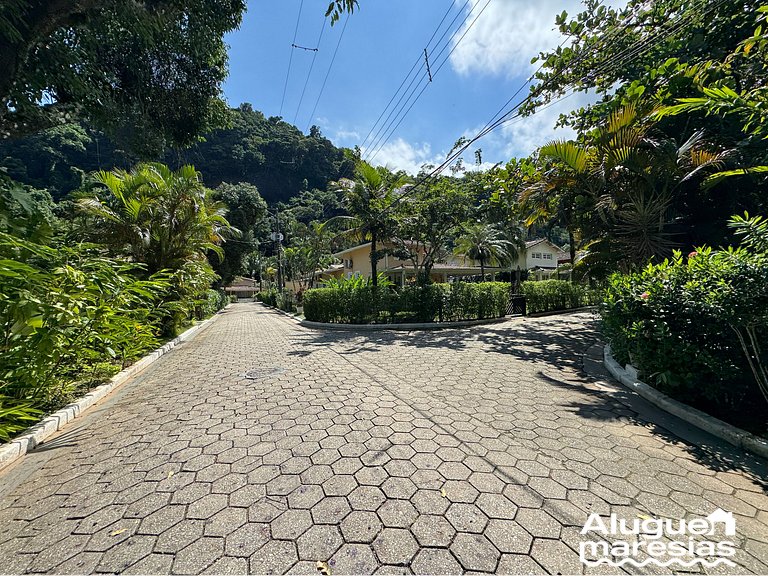 House with Private Pool 150m from Pauba Beach