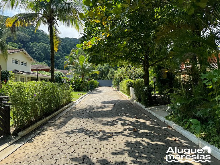 House with Private Pool 150m from Pauba Beach