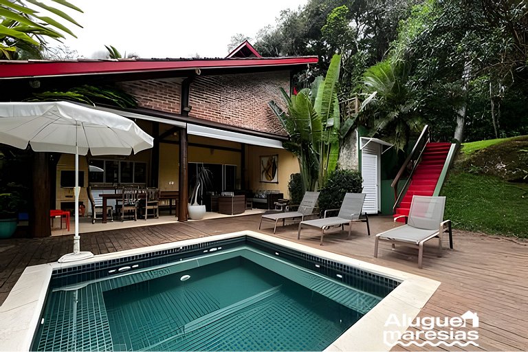 Piscina privada, 3 suites con aire acondicionado.