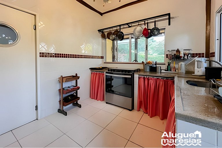 Piscina privada, 3 suites con aire acondicionado.