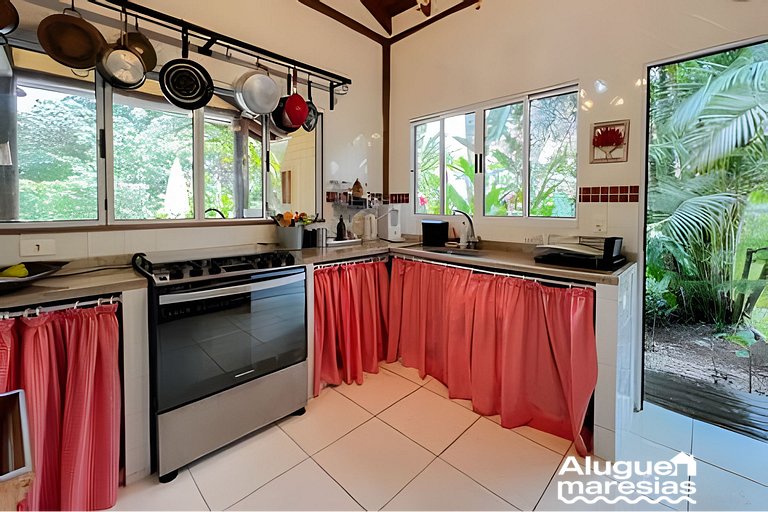 Piscina privada, 3 suites con aire acondicionado.