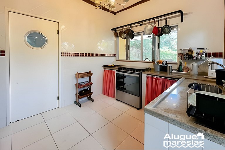 Piscina privada, 3 suites con aire acondicionado.
