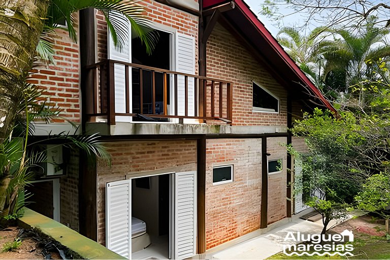 Piscina privada, 3 suites con aire acondicionado.