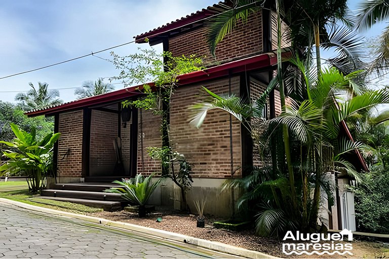 Piscina privada, 3 suites con aire acondicionado.