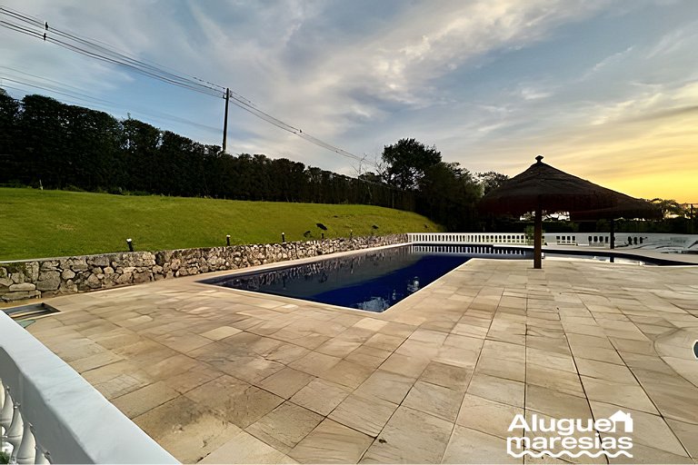 Piscina privada, 3 suites con aire acondicionado.