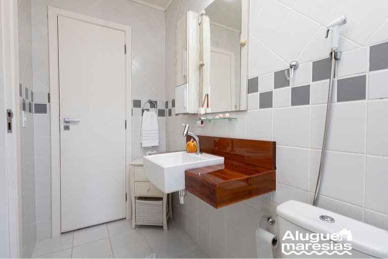 Charming and Modern House - Prime Location