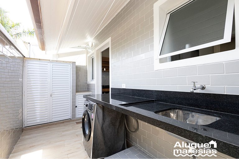 Charming and Modern House - Prime Location