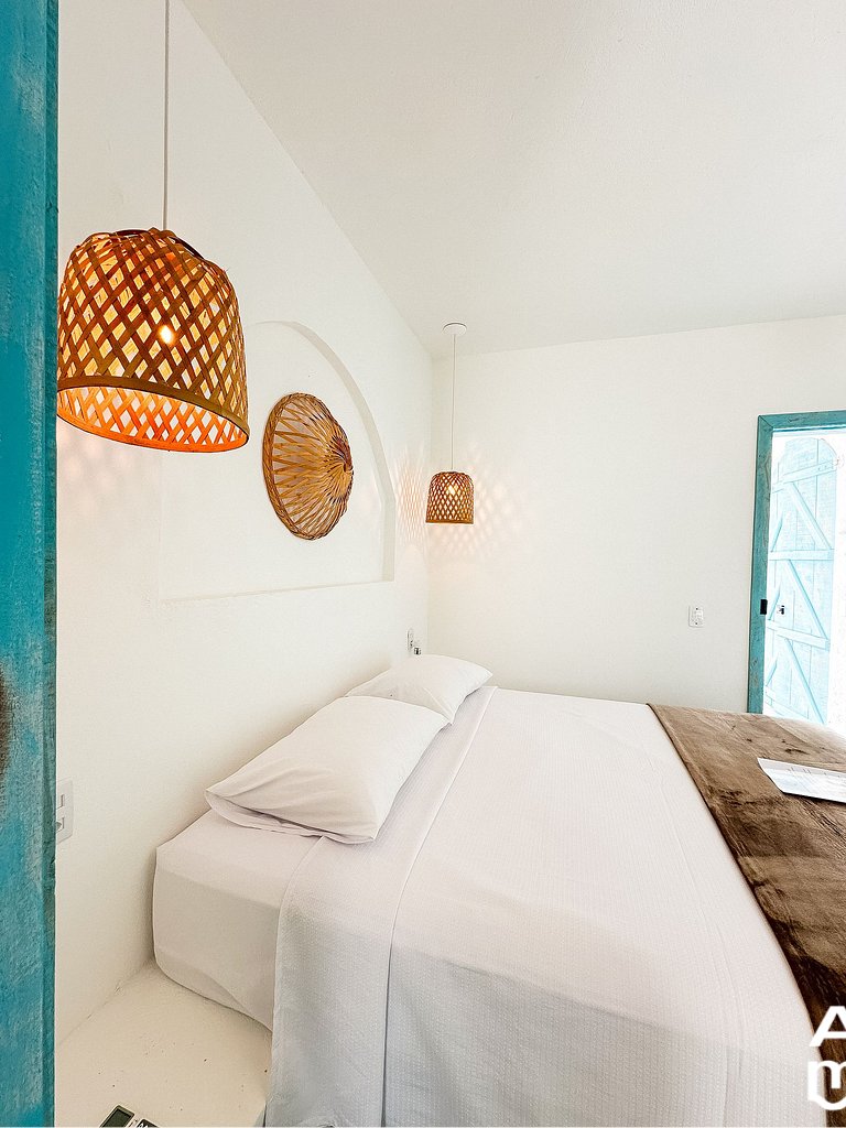 Studio com Roupa de Cama e Banho