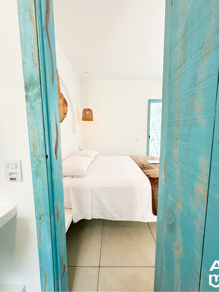 Studio com Roupa de Cama e Banho