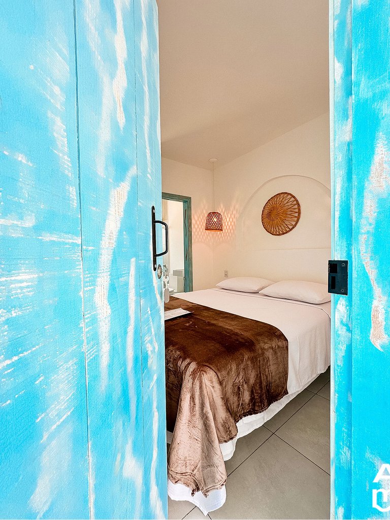 Studio com Roupa de Cama e Banho