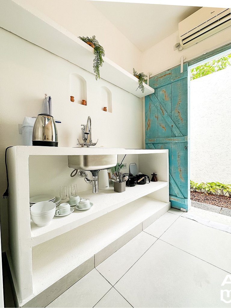 Studio with Bed Linen and Bath