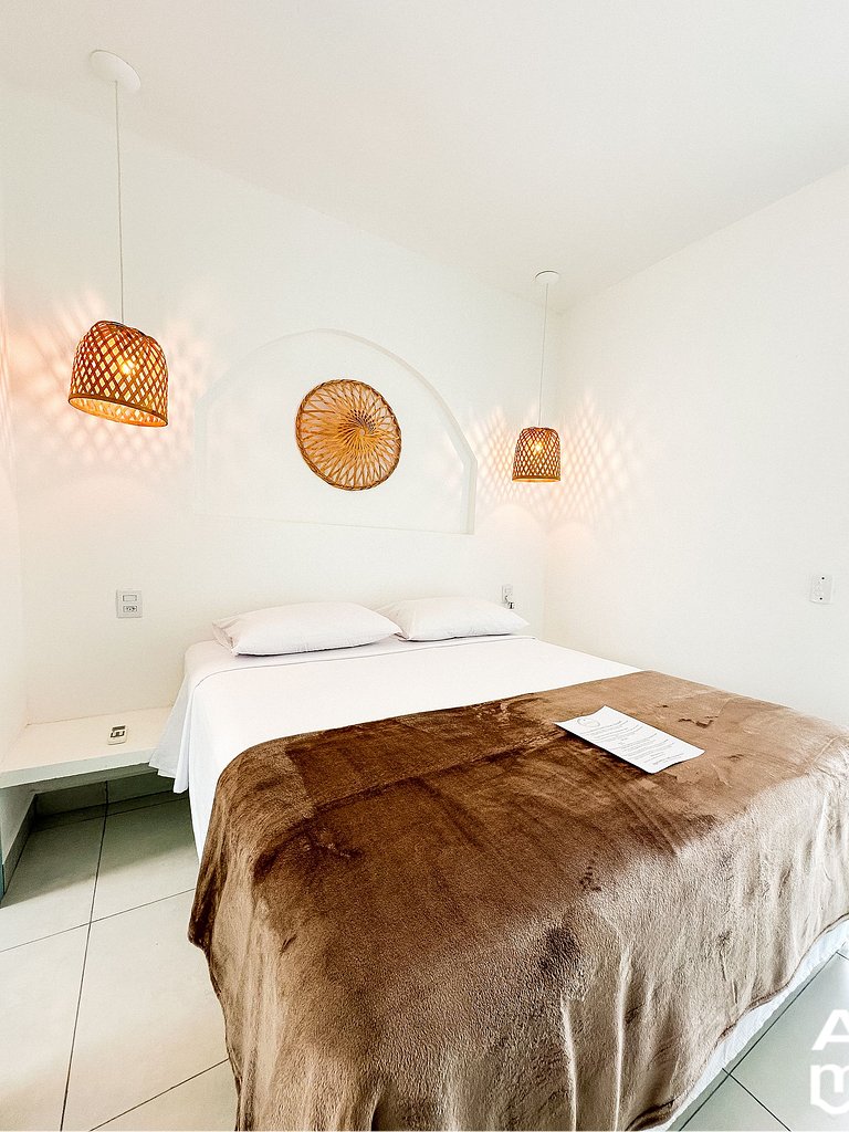 Studio com Roupa de Cama e Banho