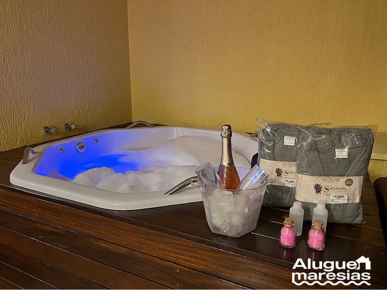 Jacuzzi with bath salts 300m from the beach