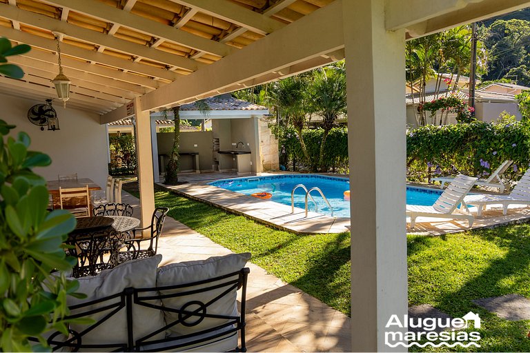 Casa com Piscina Privativa a 150m da Praia de Pauba