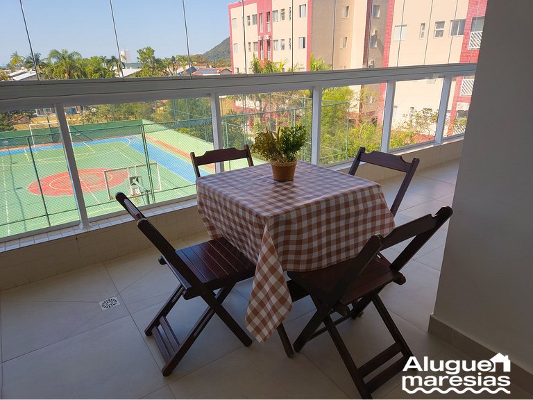A 250m del mar, piscina y ropa de cama.