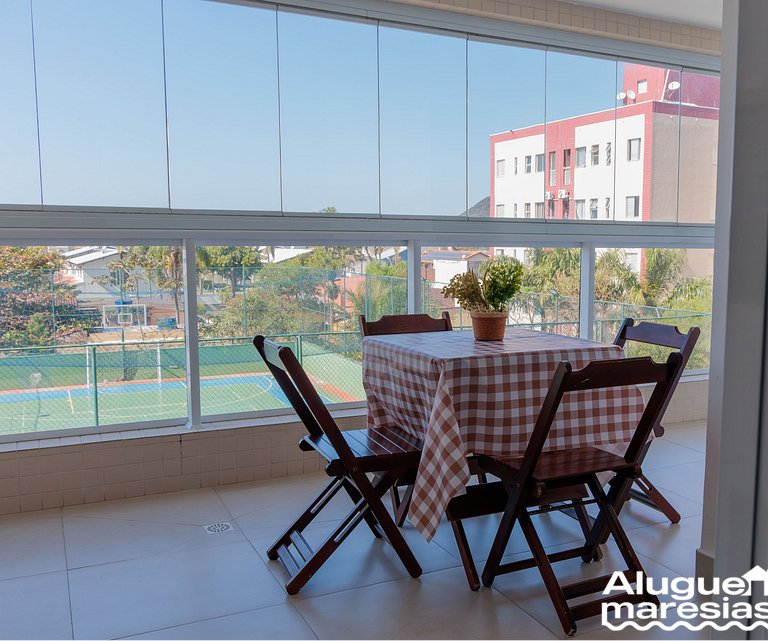 250m from the sea, swimming pool and bed linen