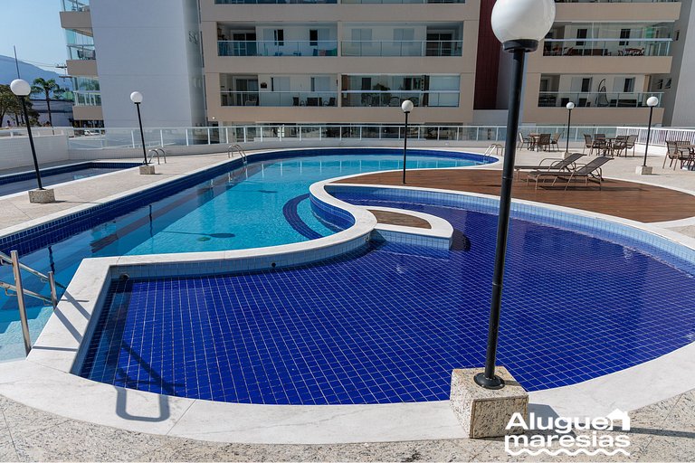250m do mar, Piscina e Roupas de Cama