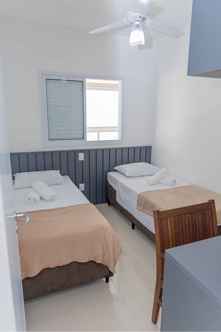 250m do mar, Piscina e Roupas de Cama